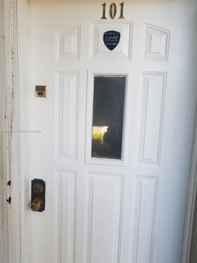 Building Photo - 426 NE 210th Cir Terrace