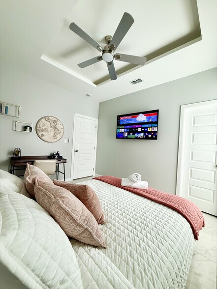 Building Photo - 2108 E Viviana St