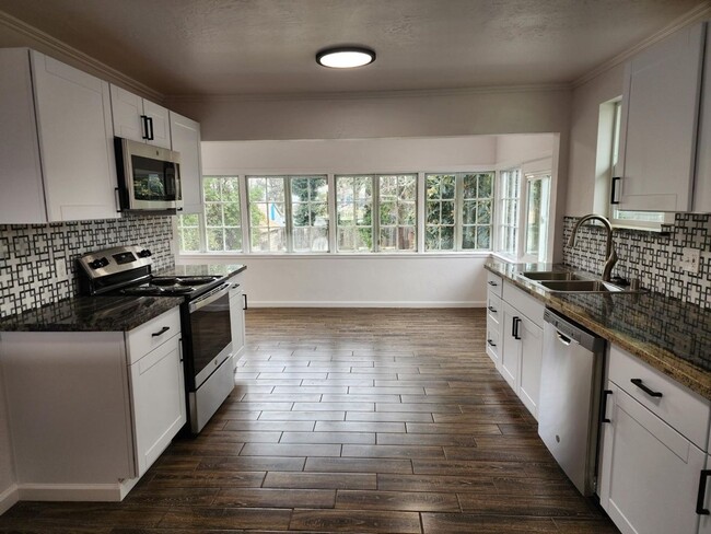 Primary Photo - Charming Remodeled 3 Bedroom Victorian In ...