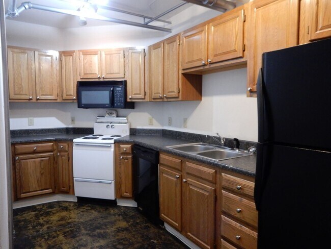 Building Photo - 1 BR Apt in Old SW; Utilities & Wi-Fi incl...
