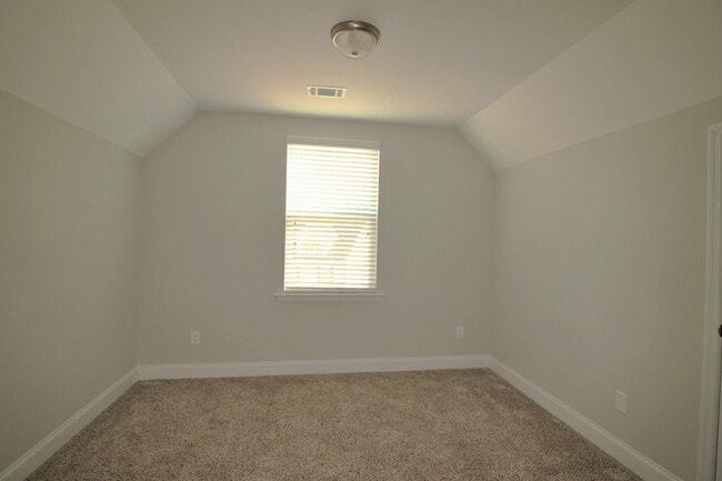 Building Photo - 2138 Kinsale Ave