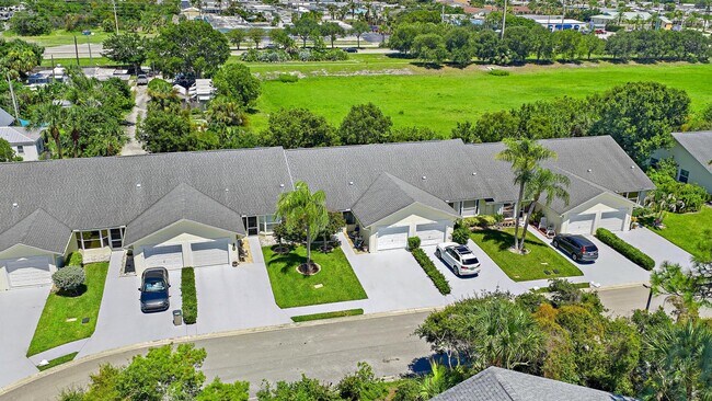 Building Photo - 11139 SE Sea Pines Cir