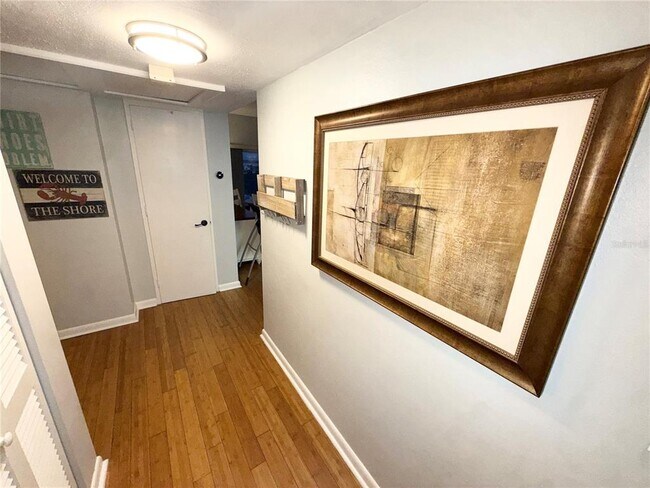 Building Photo - 880 Mandalay Ave