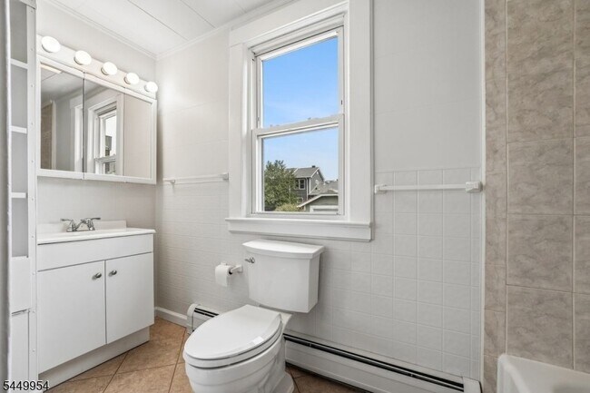 Building Photo - 21 Broughton Ave