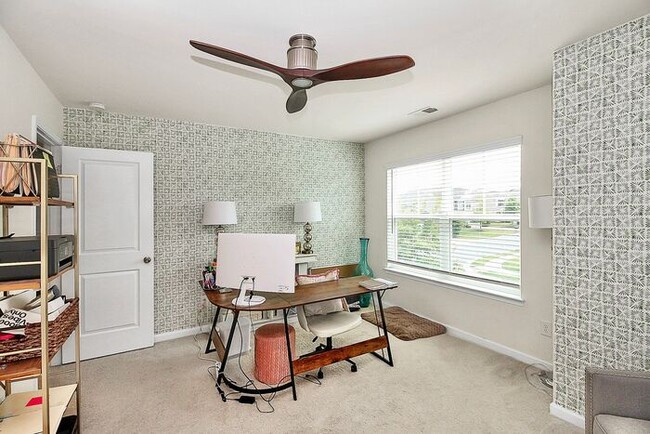 Building Photo - Beautiful Corner Lot 3BD/2.5BA w/ Fenced Yard