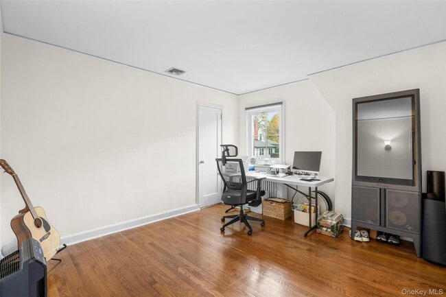 Building Photo - 39 Hillcrest Ave