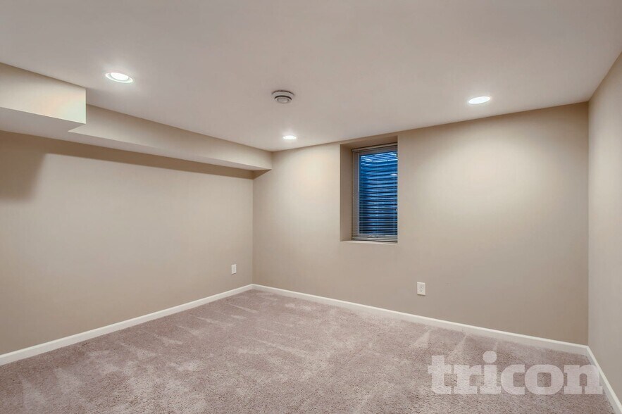 Building Photo - 2942 Zenith Ave N