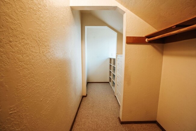 Building Photo - 122 Brennan St