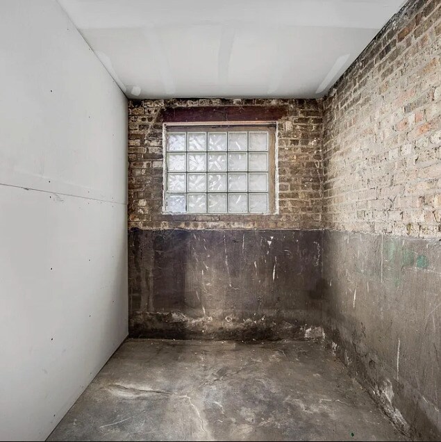 Building Photo - 3600 N Oakley Ave