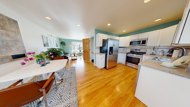 Kitchen - 2600 Xylon Ave S