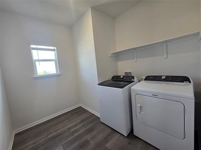 Building Photo - 715 Universal Dr