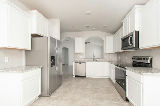 Building Photo - 9019 Stonehollow