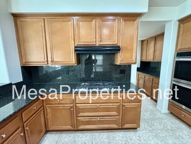 Building Photo - 7401 Roundhill Pl