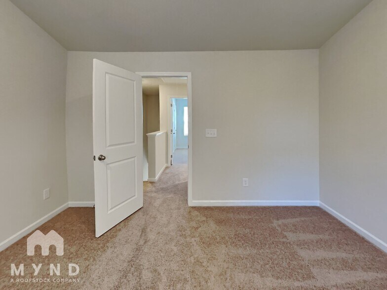 Building Photo - 299 New Villas St