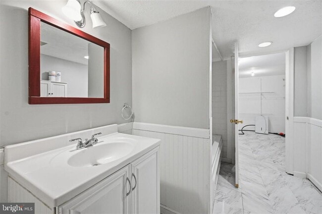 Building Photo - 2918 Monroe Pl