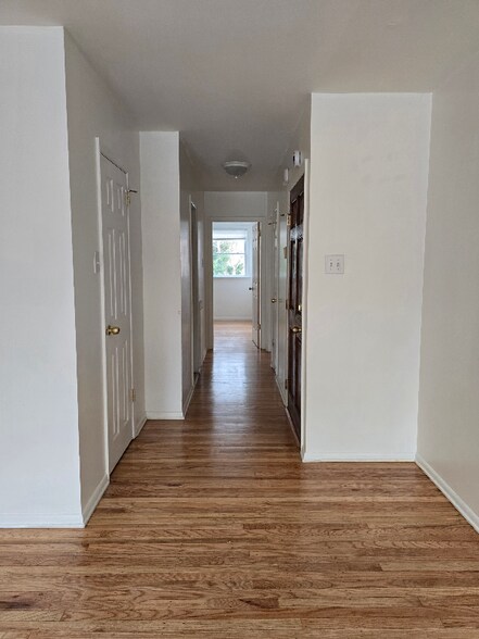 Building Photo - 222 Lockart Terrace