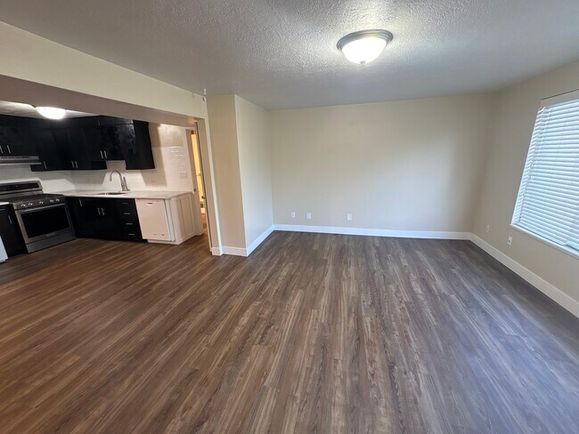 Building Photo - Parkway Villa