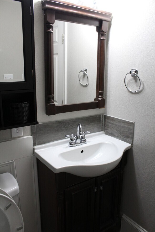 Building Photo - 540 Southtrail Dr