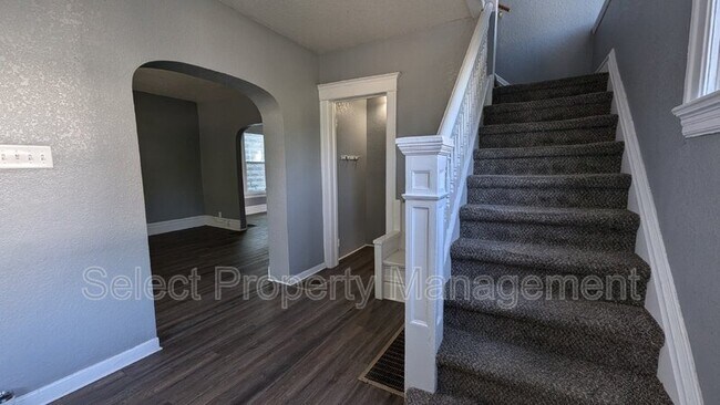 Building Photo - 1115 Maple Ave