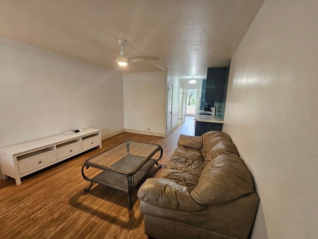 Building Photo - Fully Furnished. Updated. Waikiki (No parking)