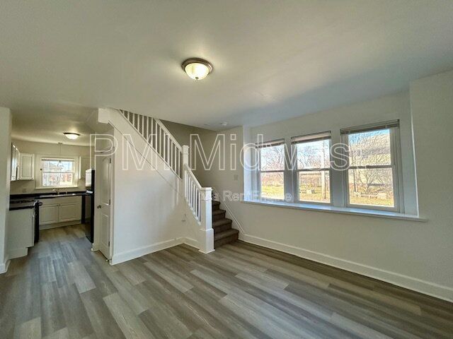Building Photo - 2960 N Park Ave
