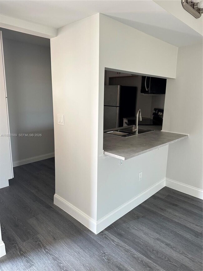 Building Photo - 855 NE 209th St