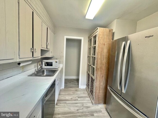 Building Photo - 8614 Ridge Rd