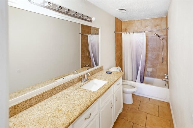 Building Photo - 2107 Hazlitt Dr
