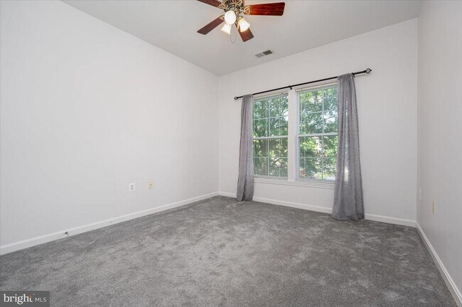 Building Photo - 921 Spinnaker Way