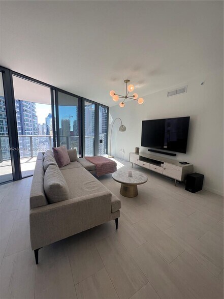 Building Photo - 1000 Brickell Plz