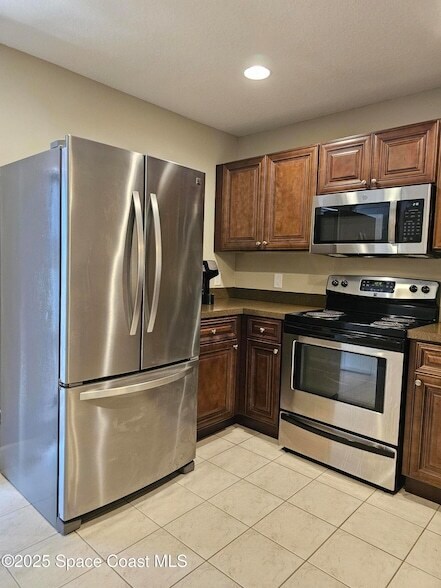 Building Photo - 4570 Radiant Way