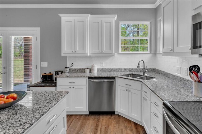 Building Photo - 25 Ruthwell Dr
