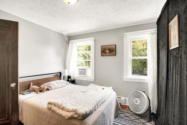 Building Photo - 107 Mt Vernon St