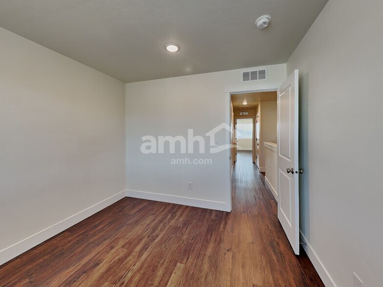 Building Photo - 9357 W Clancey Ct