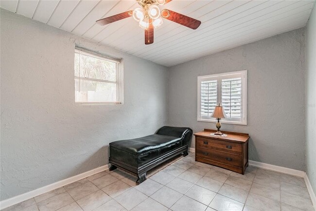 Building Photo - 3611 Anderson Ave