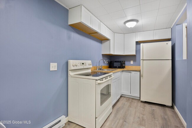 Building Photo - 339A Madison Ave