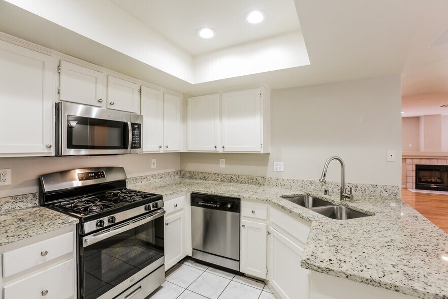 Building Photo - 4136 N Glenfield Cir