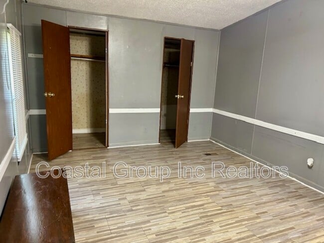 Building Photo - 2897 W Gibbs Wds Rd