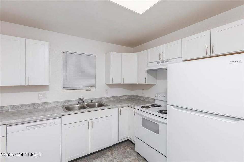 Building Photo - 825 N Bliss St