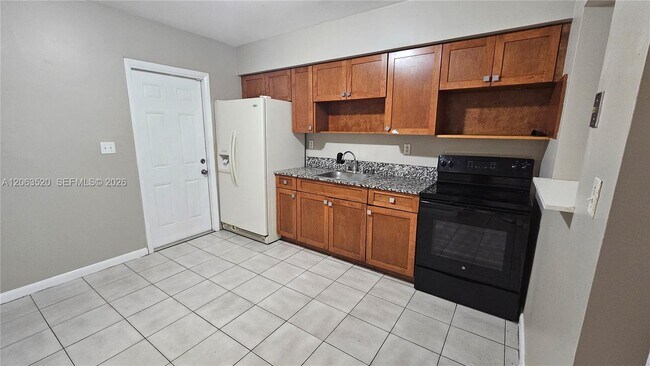 Building Photo - 5030 SW 26th Ave