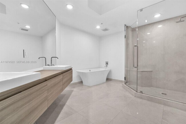 Building Photo - 17111 Biscayne Blvd