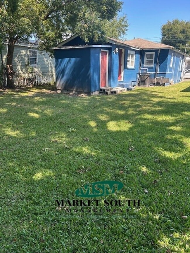 Building Photo - Cozy Cottage on Vine Street