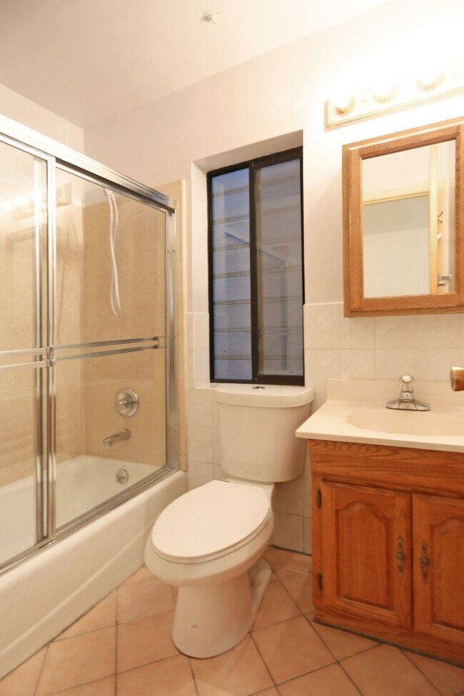 Building Photo - 1271 3rd Ave