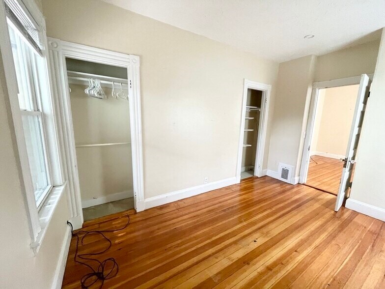 Building Photo - 26 Taft St