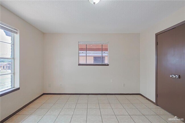 Building Photo - 1521 W Nolana Ave