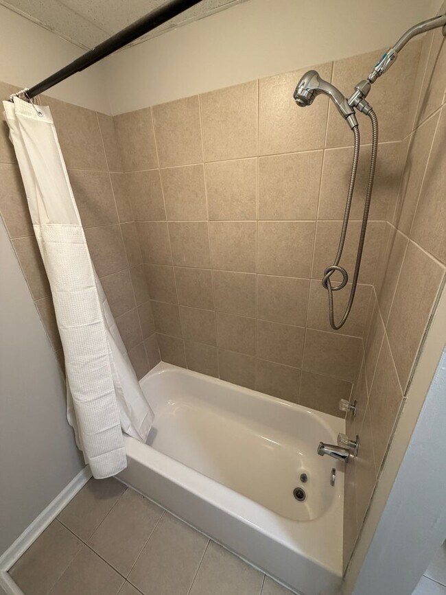 Building Photo - Move-In Ready 3BR/1BA South Philly Rowhome with In-Unit Laundry — 3BR Housing Choice Vouchers Wel...