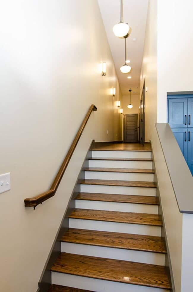 Building Photo - C Street Loft Available Early April!