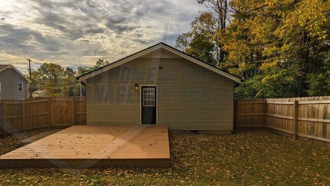 Building Photo - 205 S 11th St