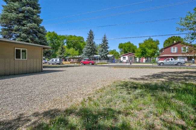 Building Photo - Huge Backyard Close to Downtown Prescott!