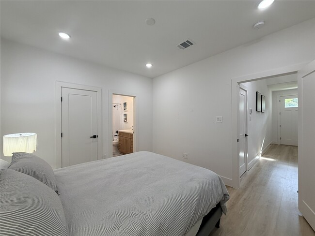 Building Photo - 2706 Cochran St